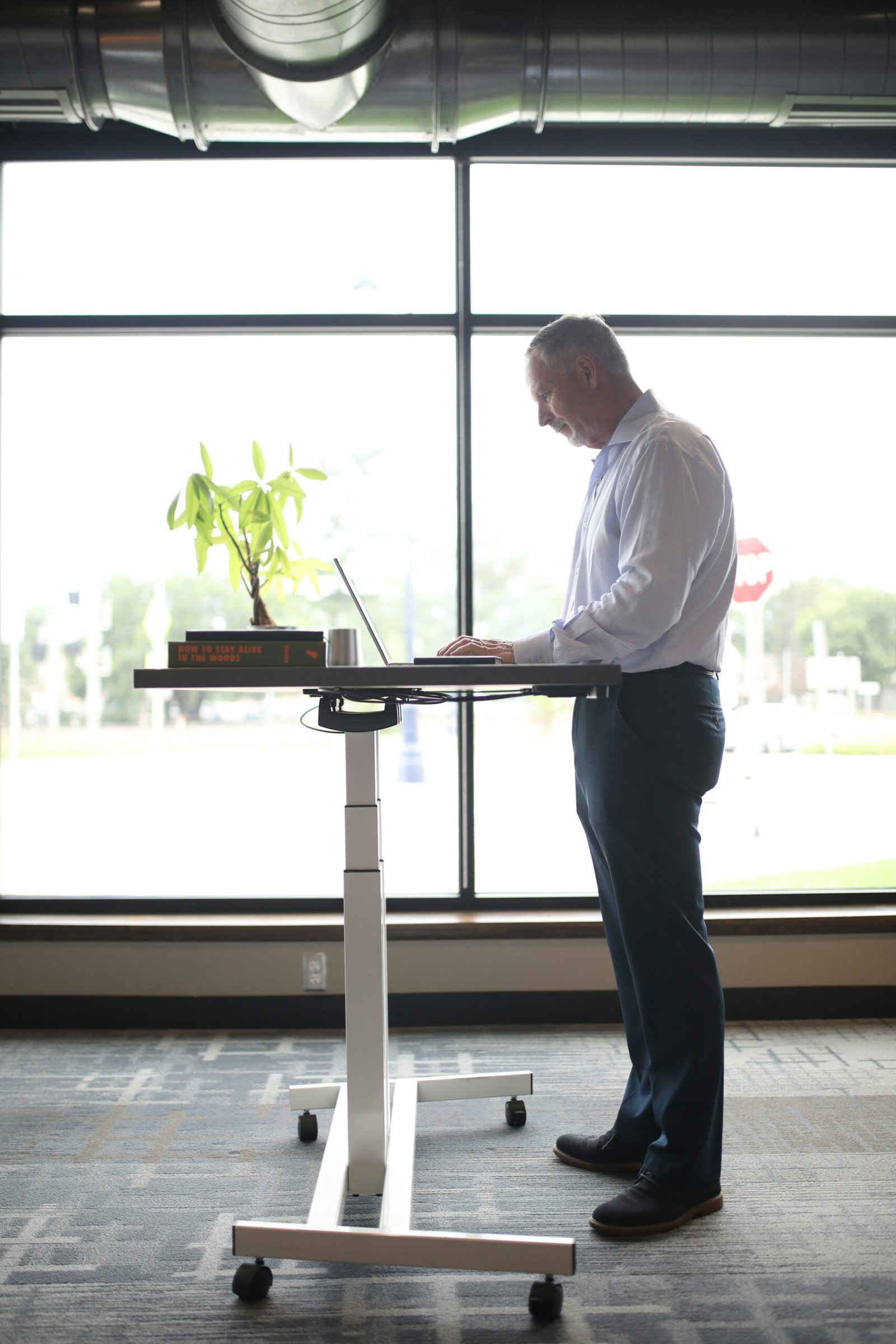 Foldaway Standing Desks: Ergonomic Solutions for Studio Apartments